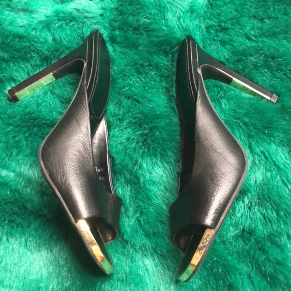 High Heels - Picture 5 of 7